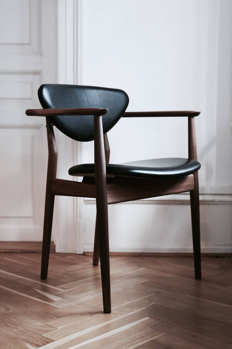 House of Finn Juhl - 109 Chair in Walnut Wood - Dining Chair 