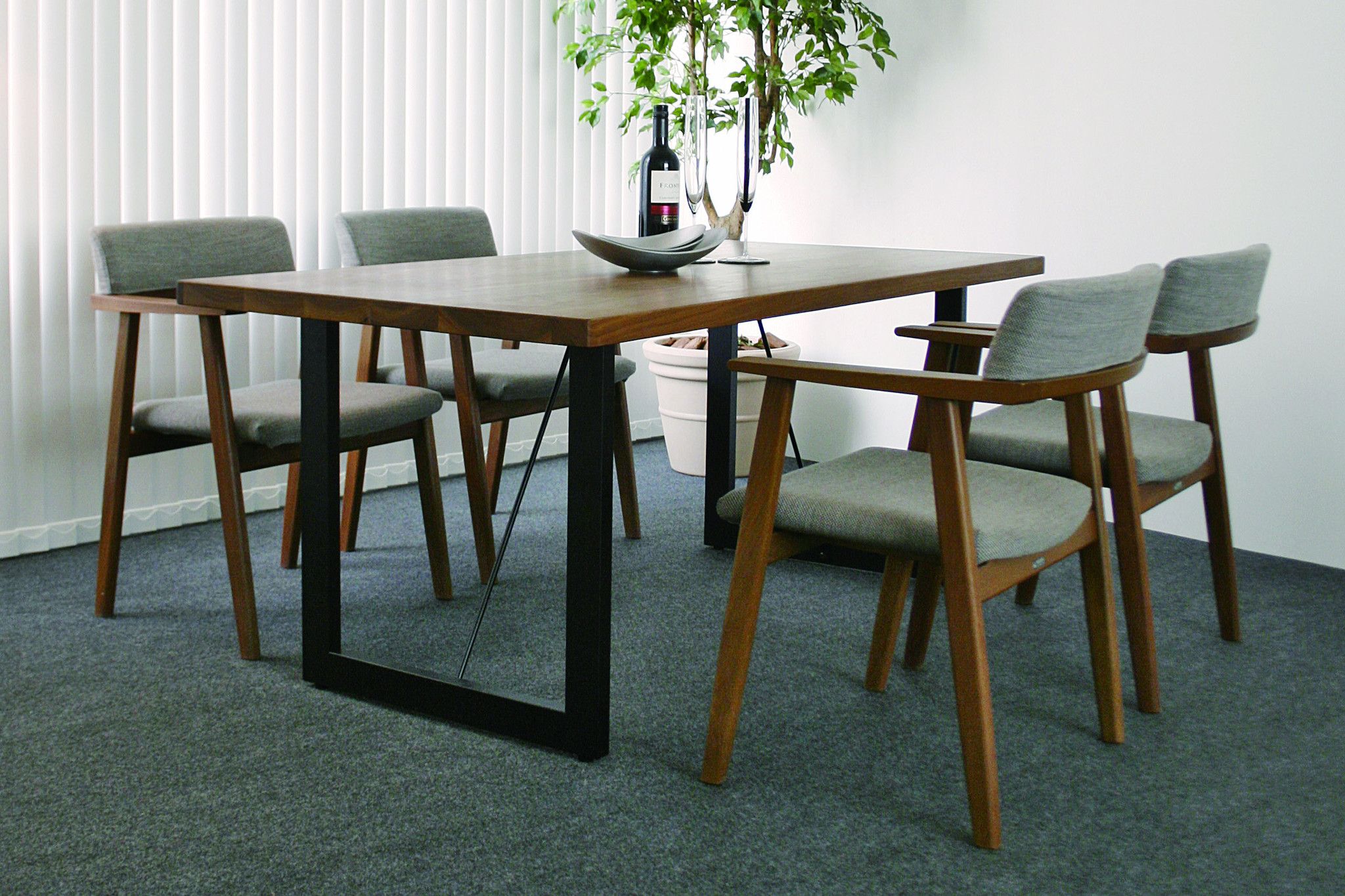 Nagano Interior - RISERVA arm chair DC309-1W - Dining Chair 