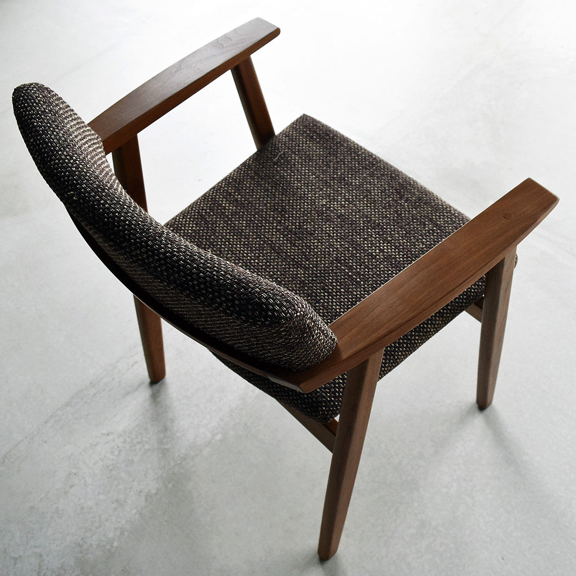 Nagano Interior - RISERVA arm chair DC309-1W - Dining Chair 