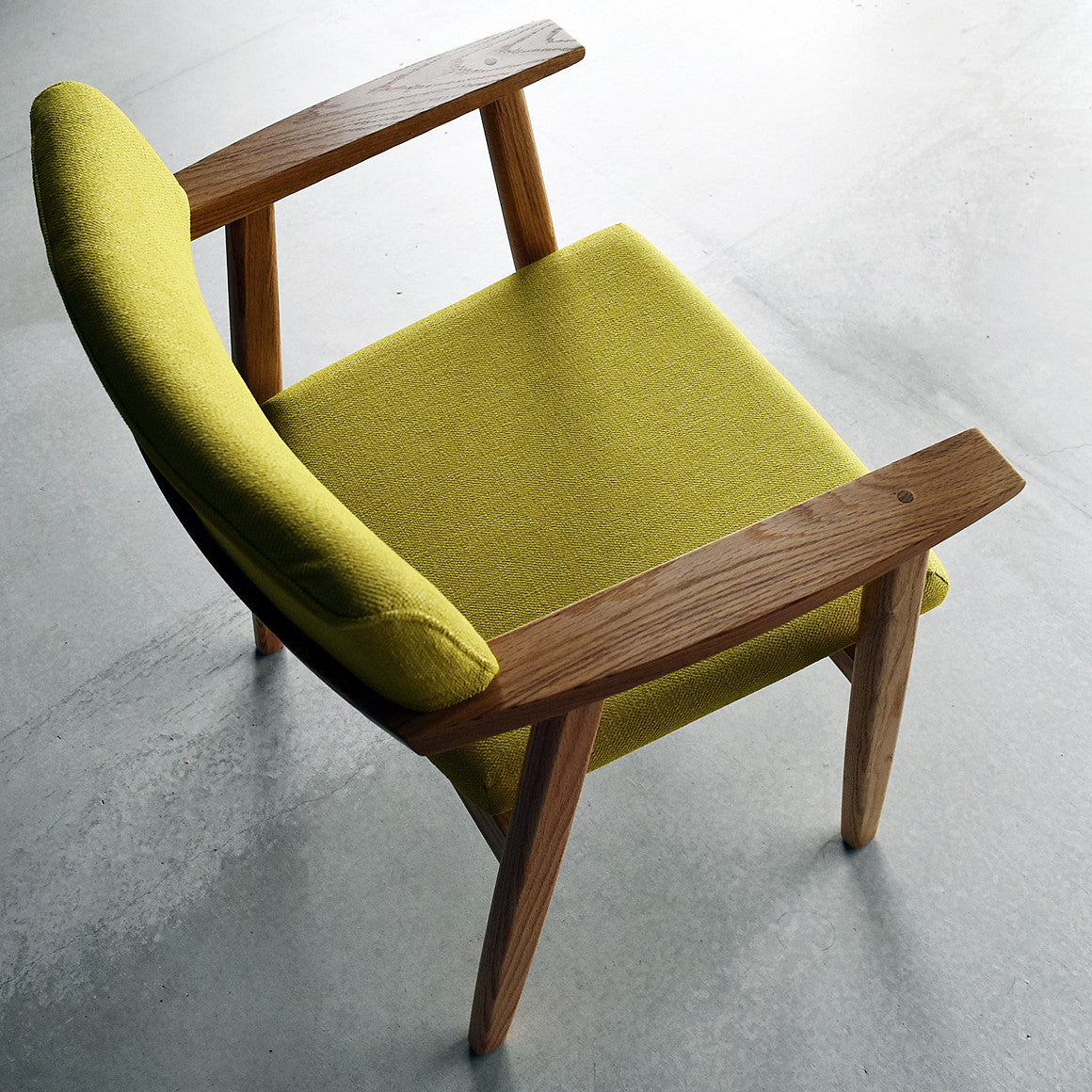Nagano Interior - RISERVA arm chair DC309-1W - Dining Chair 